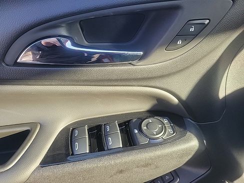 Used 2024 Chevrolet Equinox Premier image 24