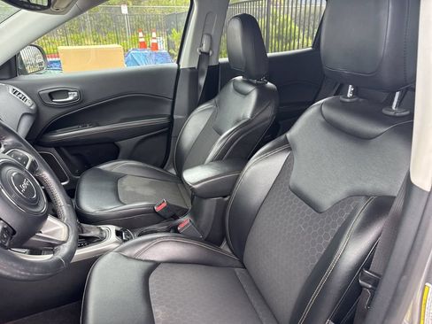 Used 2017 Jeep Compass Latitude w/ Popular Equipment Group FWD image 5