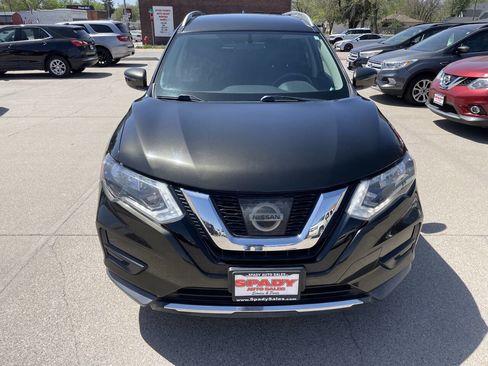 Used 2017 Nissan Rogue SV image 4
