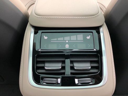 New 2026 Volvo XC90 B6 Ultra w/ Protection Package Premier image 37