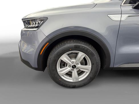 Used 2022 Kia Sorento LX image 9