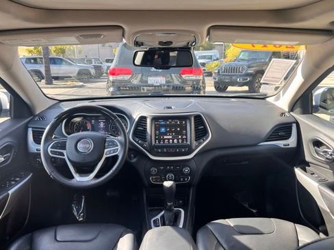 Used 2017 Jeep Cherokee Overland w/ Technology Group FWD image 22
