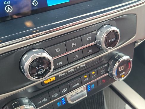 Used 2022 Ford F350 Platinum AWD/4WD image 29
