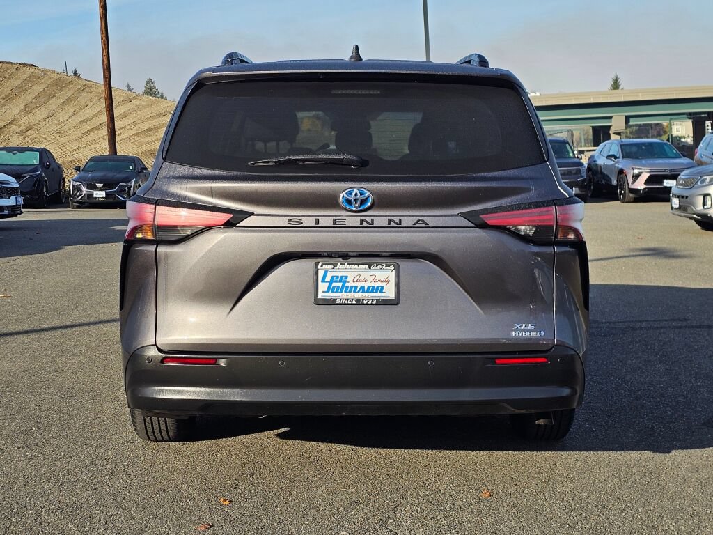 Used 2021 Toyota Sienna XLE FWD image 6