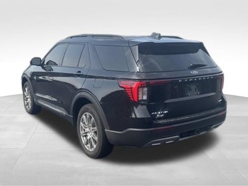 Used 2025 Ford Explorer Active w/ Active Comfort Package AWD/4WD image 4