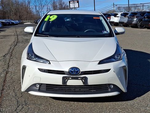 Used 2019 Toyota Prius LE image 2