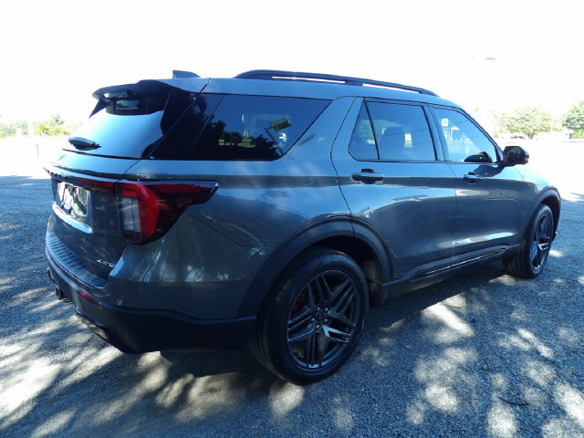 Used 2025 Ford Explorer ST-Line w/ ST-Line Street Pack AWD/4WD image 5