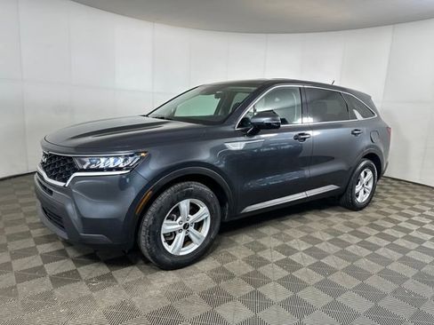 Used 2022 Kia Sorento LX image 7