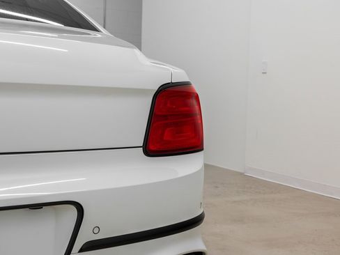 Used 2022 Bentley Flying Spur Plug-In Hybrid image 22