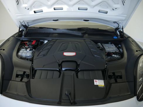 Certified 2023 Porsche Cayenne Turbo AWD/4WD image 12