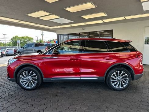 Used 2025 Lincoln Corsair Reserve AWD/4WD image 2