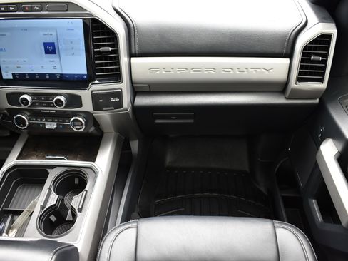 Used 2022 Ford F250 Lariat w/ Black Appearance Package image 37