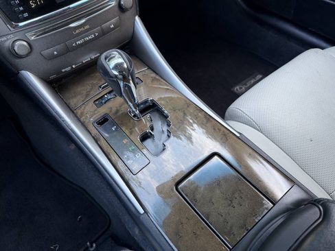 Used 2013 Lexus IS 250C w/ Luxury Pkg RWD image 25