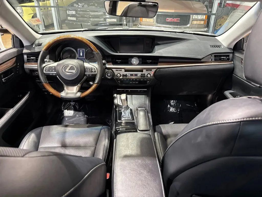 Used 2017 Lexus ES 350 w/ Navigation System Package FWD image 15