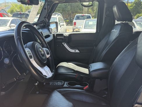 Used 2015 Jeep Wrangler Unlimited Sahara AWD/4WD image 11