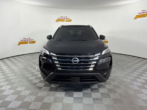Used 2025 Nissan Rogue SV w/ SV Premium Package image 9