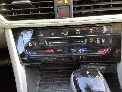 New 2025 Volkswagen Jetta SE image 18