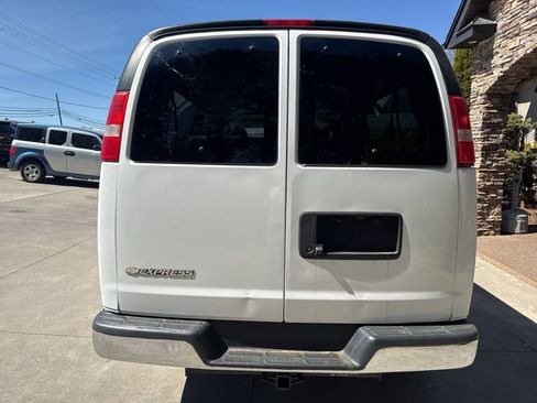 Used 2020 Chevrolet Express 3500 LT w/ LT Preferred Equipment Group RWD image 4