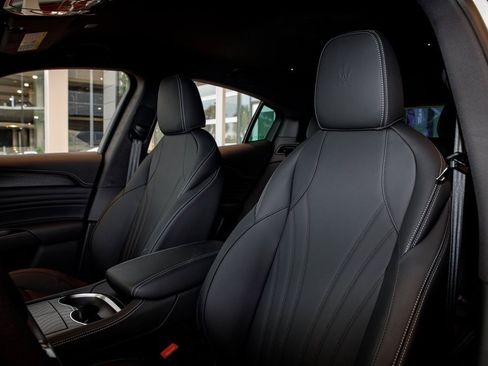 New 2025 Maserati Grecale GT image 19