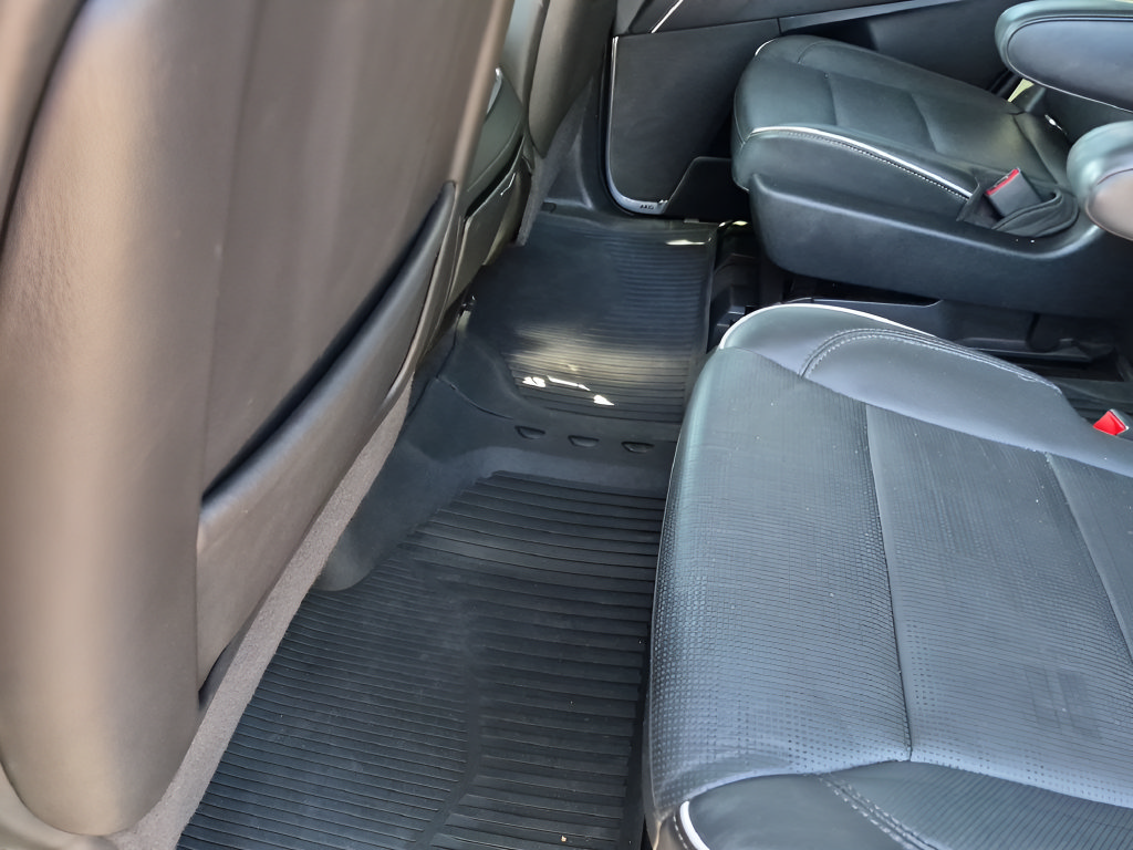 Used 2022 Cadillac Escalade Premium Luxury w/ Performance Package RWD image 41
