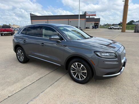 Used 2023 Lincoln Nautilus Reserve AWD/4WD image 3