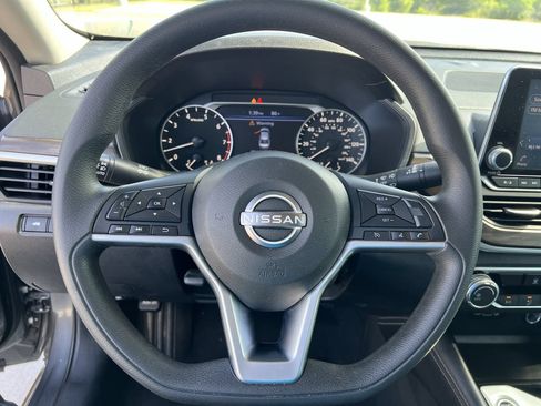 Used 2023 Nissan Altima 2.5 SV FWD image 7