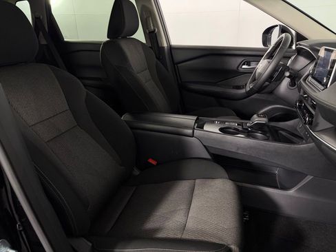 Used 2025 Nissan Rogue SV image 31