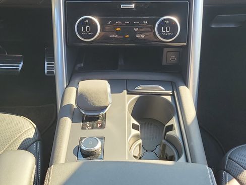 Used 2023 Land Rover Discovery HSE R-Dynamic image 18