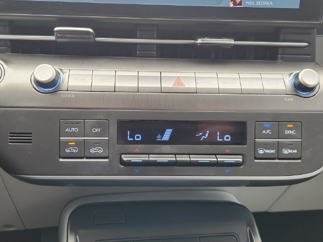 Used 2024 Hyundai Kona Limited FWD image 24