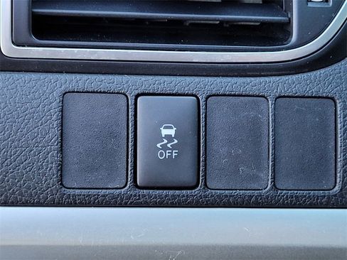 Used 2015 Toyota Camry SE image 13