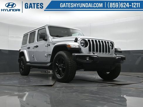 Used 2022 Jeep Wrangler Unlimited Sahara AWD/4WD image 39