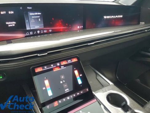 Certified 2025 Cadillac Escalade ESV V AWD/4WD image 31