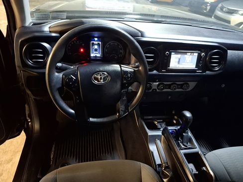 Used 2019 Toyota Tacoma SR image 12