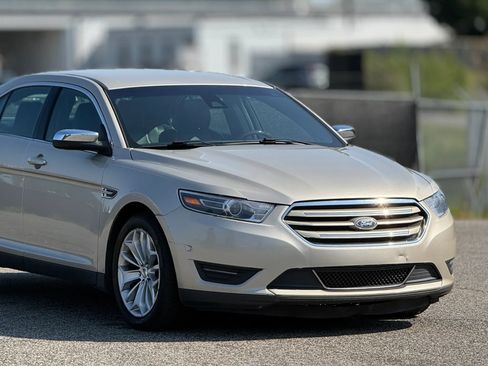 Used 2018 Ford Taurus Limited w/ Driver Assist Package AWD/4WD image 15