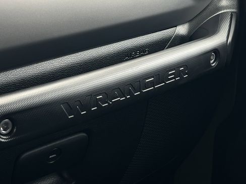 Used 2021 Jeep Wrangler Unlimited Sport image 24