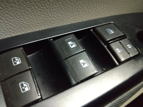 Used 2019 Toyota Highlander LE image 27