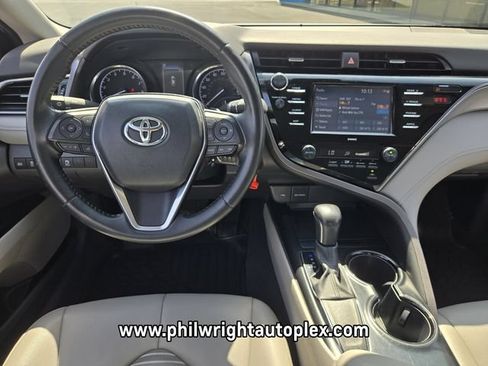 Used 2020 Toyota Camry SE FWD image 11