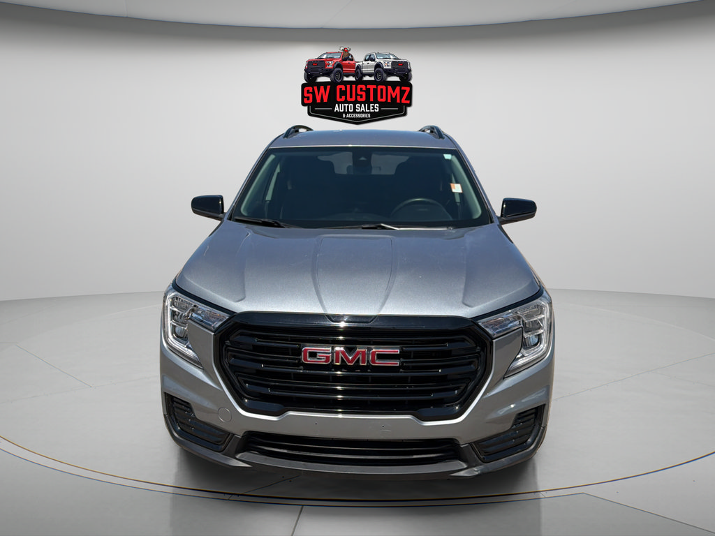 Used 2024 GMC Terrain SLE w/ Driver Convenience Package FWD image 2