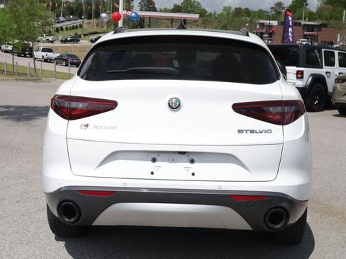 Used 2022 Alfa Romeo Stelvio Ti AWD/4WD image 4