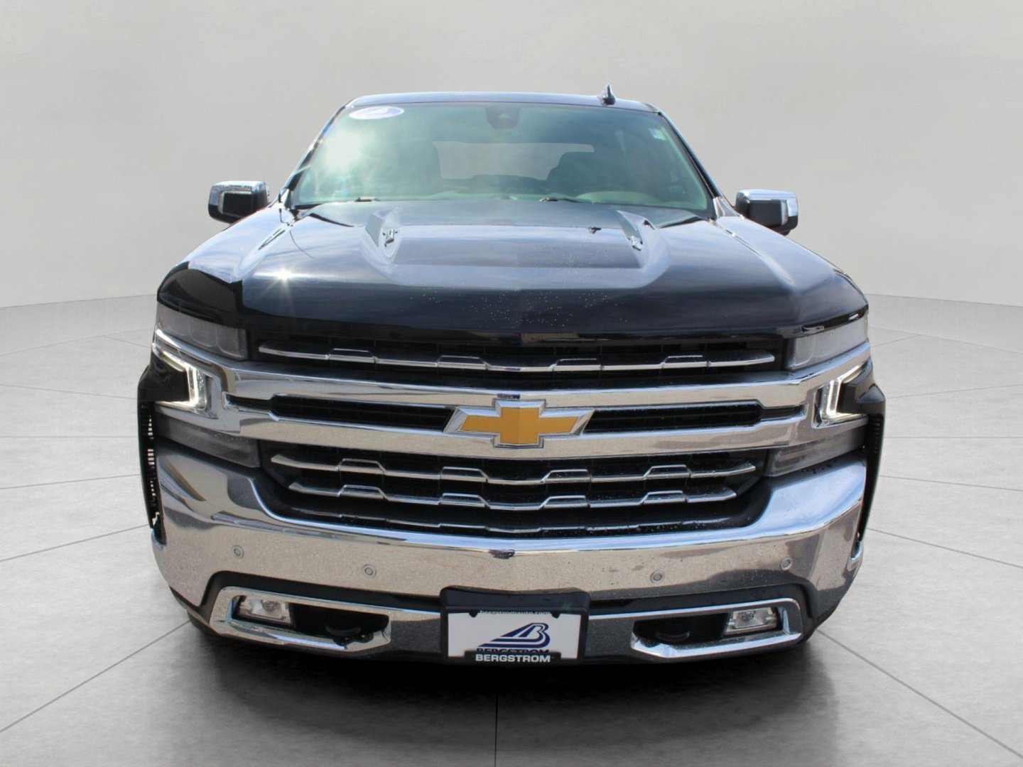 Used 2021 Chevrolet Silverado 1500 LTZ w/ LTZ Premium Package AWD/4WD image 3