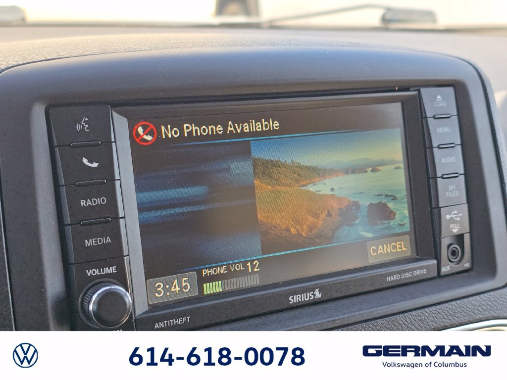 Used 2014 Chrysler Town & Country Touring FWD image 32
