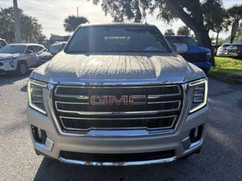 Used 2023 GMC Yukon XL SLT AWD/4WD image 2