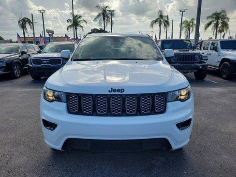 Used 2021 Jeep Grand Cherokee Laredo X RWD image 2
