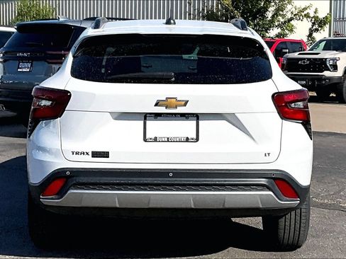 Used 2024 Chevrolet Trax LT w/ Driver Confidence Package FWD image 4