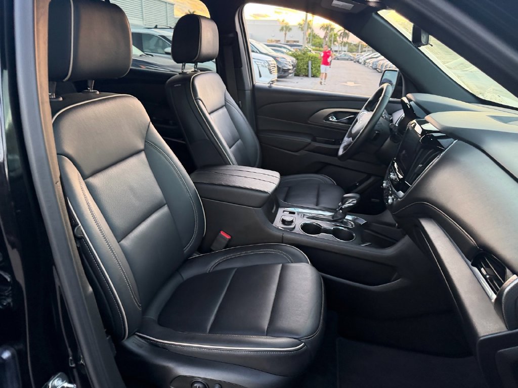 Used 2023 Chevrolet Traverse Premier w/ Redline Edition FWD image 17