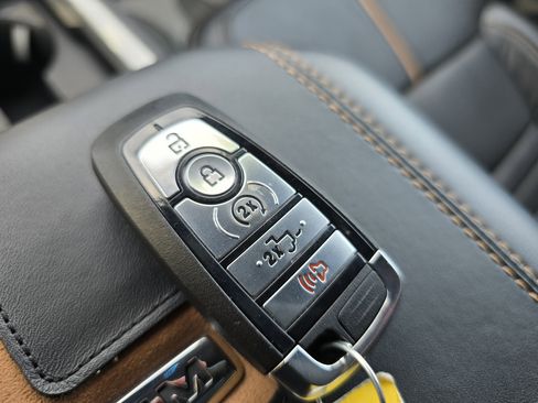 Used 2024 Ford F250 Platinum image 41