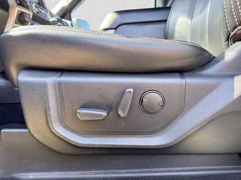 Used 2019 Ford F150 Lariat w/ Equipment Group 502A Luxury AWD/4WD image 20