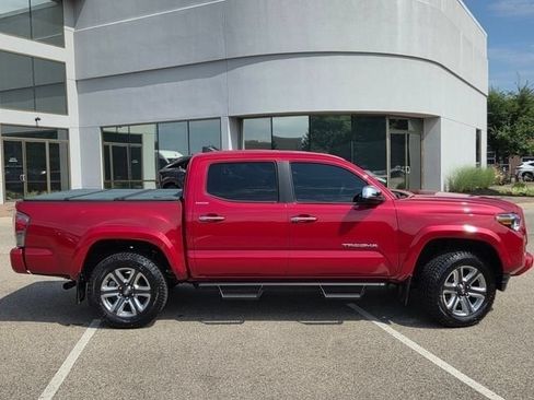 Used 2017 Toyota Tacoma Limited w/ Tow Package AWD/4WD image 28
