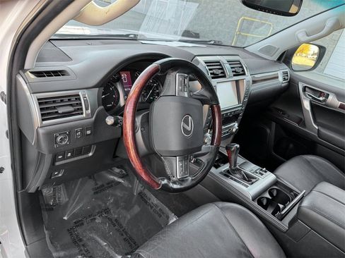 Used 2017 Lexus GX 460 image 17