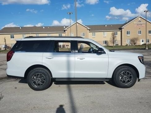 New 2026 Ford Expedition Active image 8